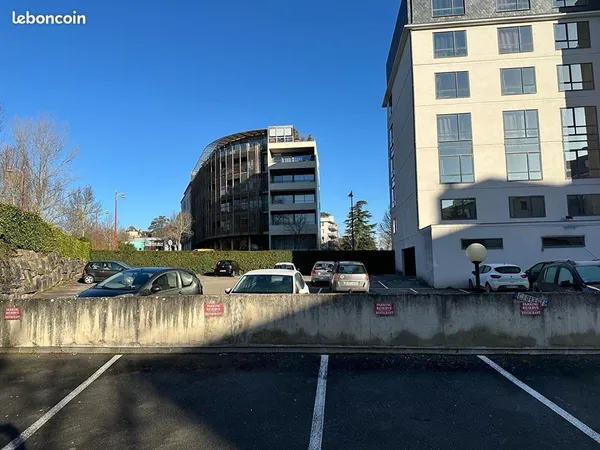 Parking/box 64 m² RODEZ 