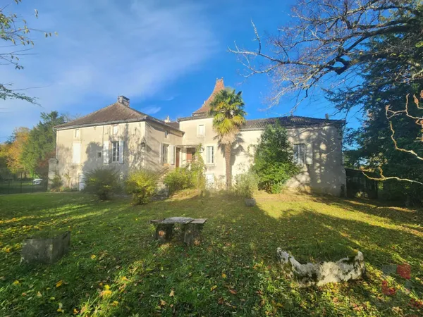 Maison de Maître à rénover avec dépendance 