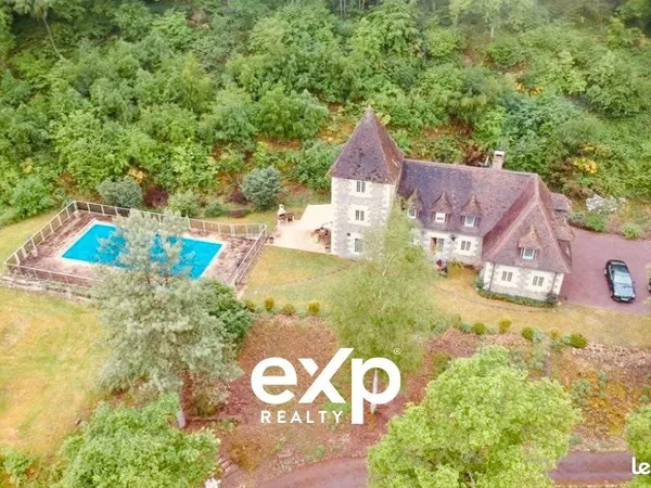 Propriété 8 pièces 220 m² 