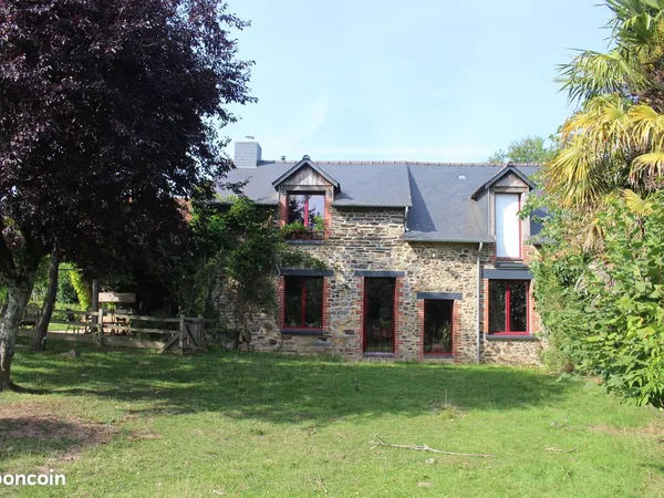 Maison à Amanlis avec grand terrain et hangars 