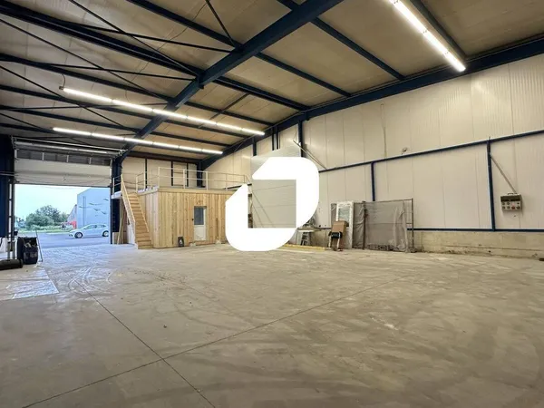 Local d'activité 315 m² 