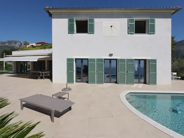 Magnifique Villa Moderne sur les hauteurs de Menton 