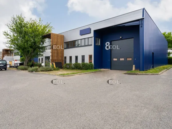 Local d'activité 408 m² 