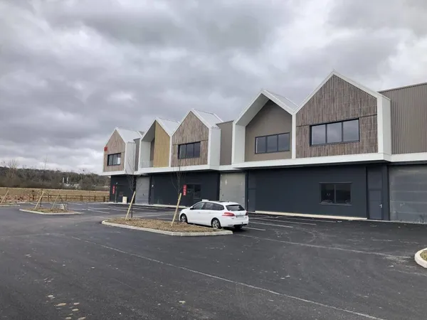 Local d'activité 9293 m² 