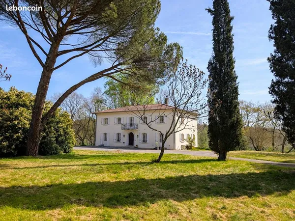 Propriété 10 pièces 371 m² 