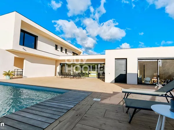 Villa 5 pièces 225 m² 