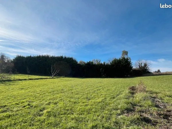 Terrain 2 438 m² Moirax 