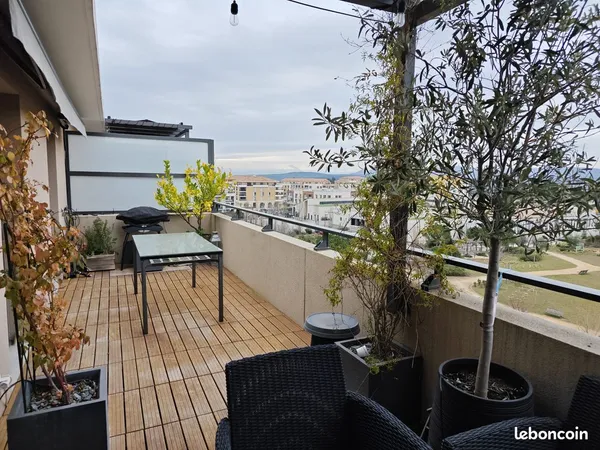 À louer - Appartement meublé 3 pièces, dernier étage, terrasse sud sans vis-à-vis, garage 