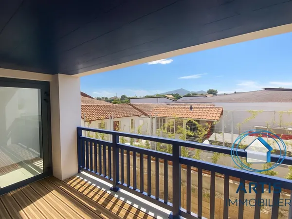 Duplex moderne avec terrasse et vue sur la Rhune 