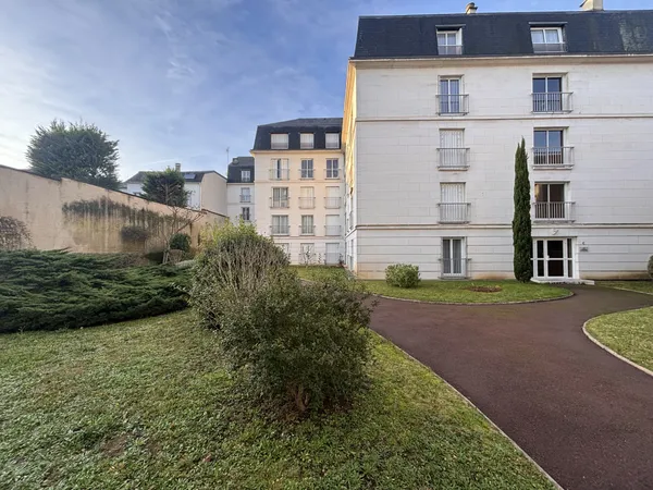 A VENDRE SENS - Opportunité ! Appartement dans une résidence 