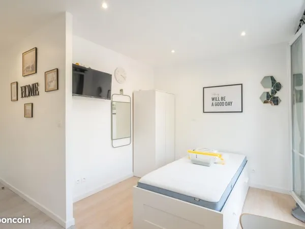 Studio 1 pièce 16 m² 