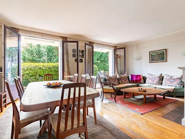 Maison 8 pièces sur un terrain de 554 m² 