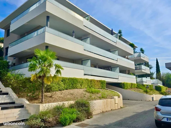 Particulier vend appartement T2 NICE Corniche Fleurie avec piscine 42m2 balcon vue imprenable, Place