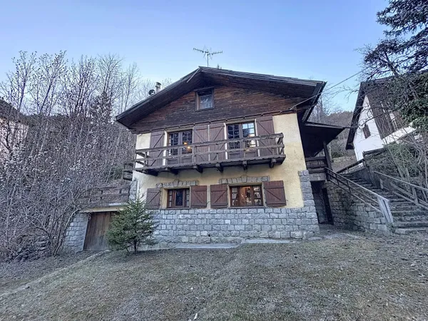 Chalet avec terrain centre village 