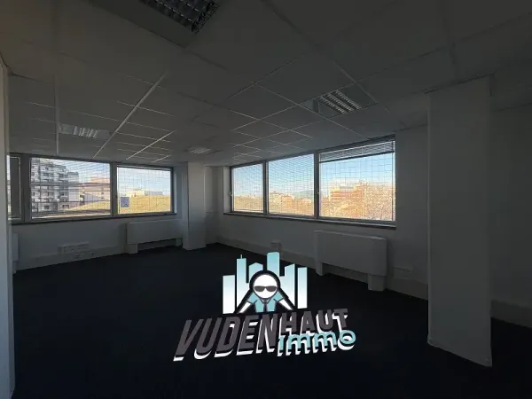 Bureaux Vide 717 m² 