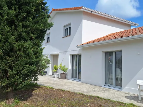 Mérignac Grand Louis , Maison contemporaine rénovée de qualité 