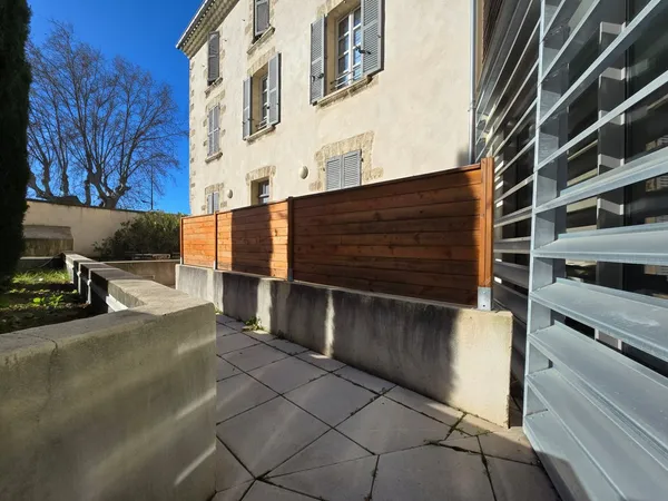 À LOUER Studio 28 m2 climatisé avec parking Avignon Remp 