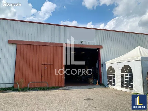 Local d'activité 412 m² 