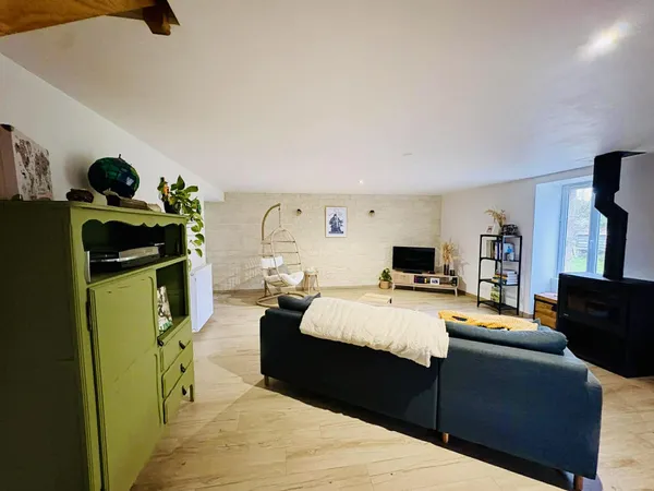 Maison de village, entièrement réhabilitée, où la pierre rac 