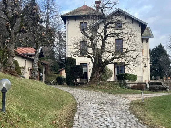 Maison 12 pièces 360 m² 