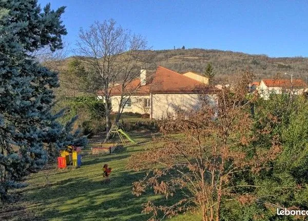 Maison à restaurer entièrement sur 1238m² terrain constructibles borné et divisible 
