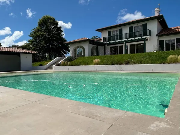 Maison 9 pièces 350 m² 