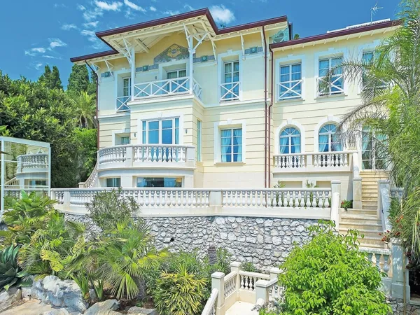EXCLUSIF CAP MARTIN - PROPRIÉTÉ 