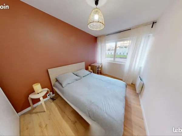 Chambres à louer dans grand appartement rénové - proche Université 