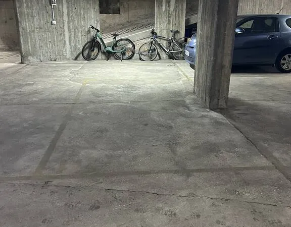 Garage/Parking 
