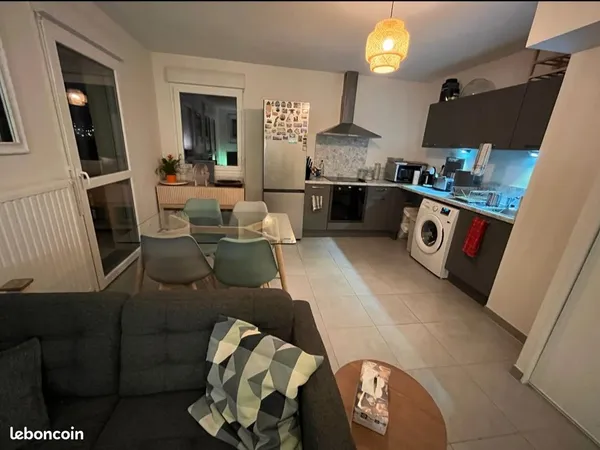 Appartement t3 + balcon 9m2 au dernier etage 