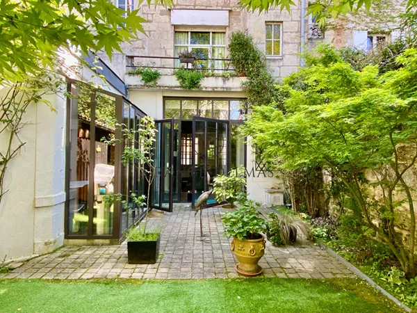 Hôtel Particulier avec jardin - SAINT SEURIN 
