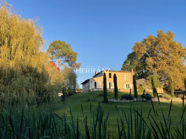 Propriété de Caractère en Pierre à Libourne, proche Saint-Ém 