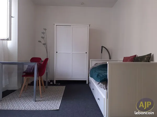 Studio 1 pièce 16 m² 