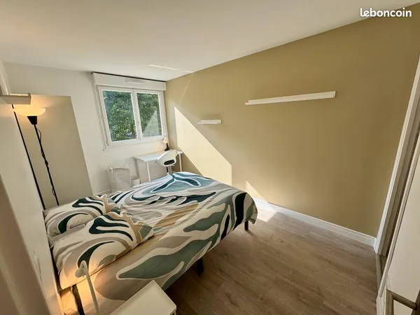 Chambre avec salle d'eau privative en colocation à côté de l'Université 