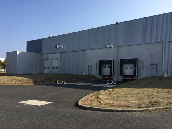 Local d'activité 3403 m² 