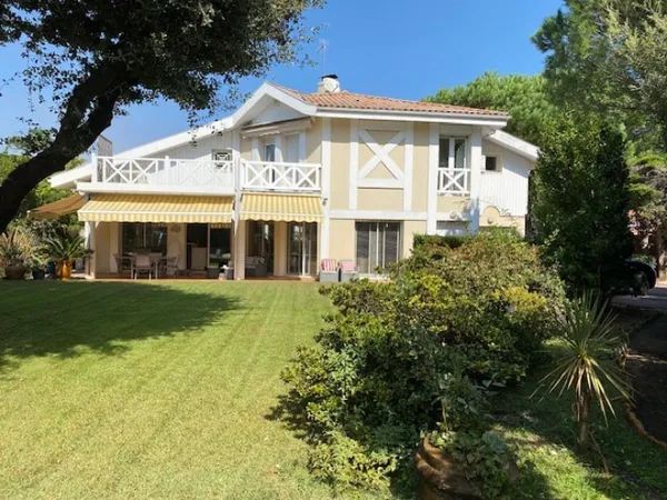 MAGNIFIQUE VILLA 50 m PLAGE DU CERCLE DE VOILE 