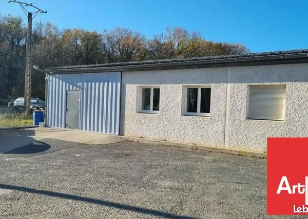 Local d'activité 261 m² 
