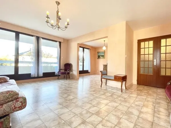 Appartement de 86 m2 habitable loi Carrez type T 5 avec une terrasse de 19 m2 et une cave de 04 m2 