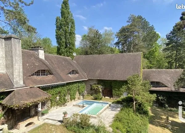 Maison 14 pièces 350 m² 