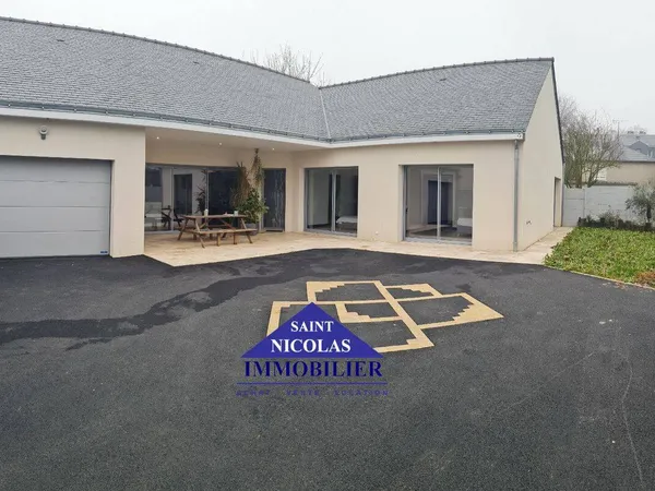 Maison de plain-pied 6 pièces 154 m² 