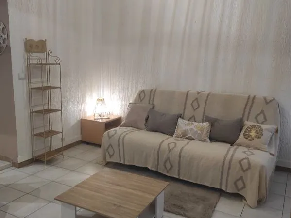 Studio à louer à la Couronne 
