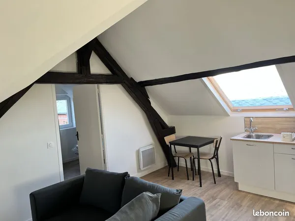 📍PROCHE Mairie et centre-ville - F2 meublé refait à neuf 