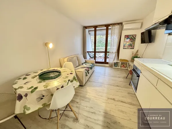 Studio meublé de 20.93 m2 avec terrasse 