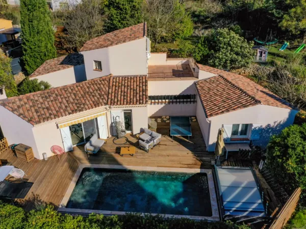 VILLA 156M² 4 CHAMBRES AVEC PISCINE ET DEPENDANCE 