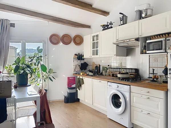 ST CHAMAS, APPARTEMENT T2 MEUBLE AVEC TERRASSE 