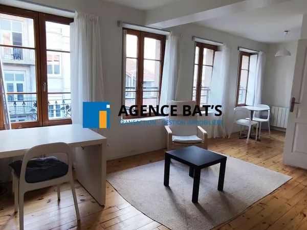 Studio 1 pièce 30 m² 