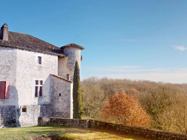Château médiéval inscrit Monument Historique aux confins du Tarn 