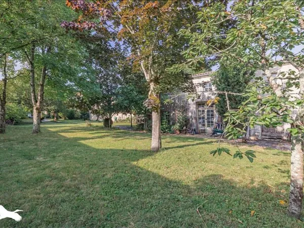 Maison en pierre de 9 pièces principales 