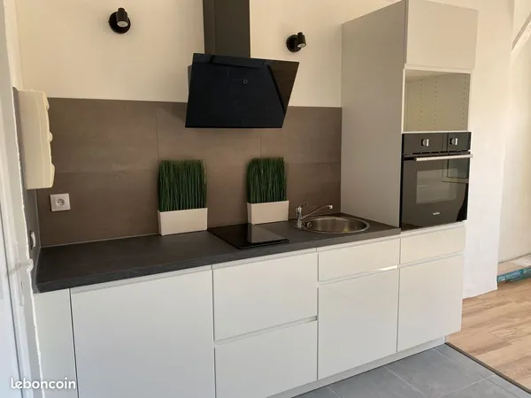 Apparemment à louer 30m2 3eme étage 