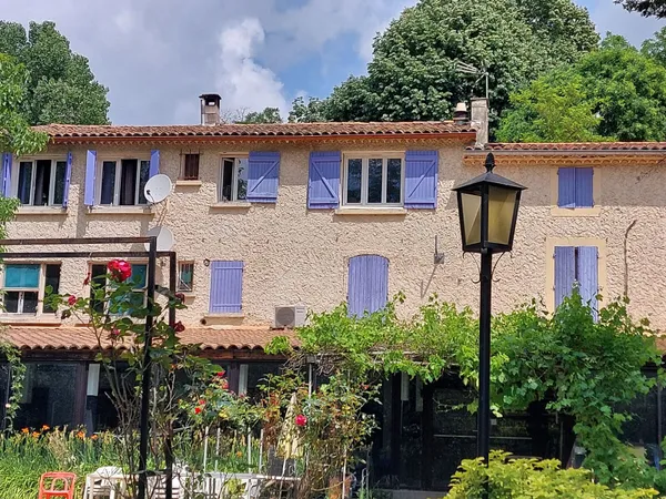 Maison 15 pièces 770 m² 